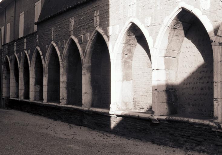 Ancien cimetière Saint-Jean.