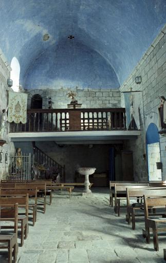 Intérieur vers la tribune.