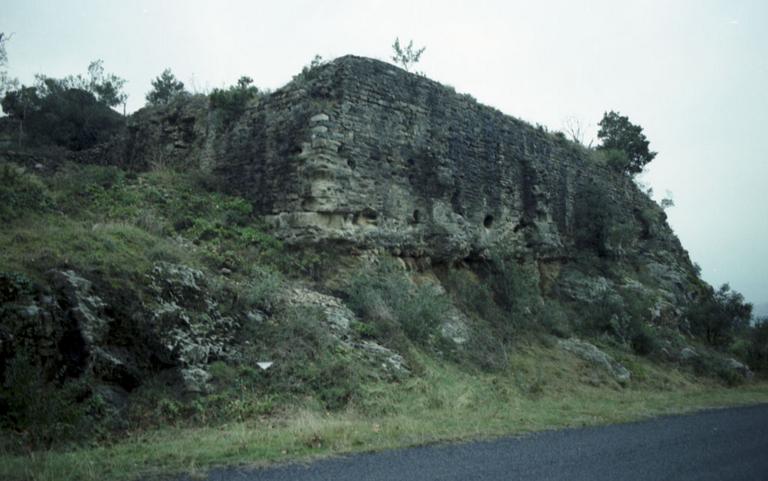 Vestiges du fort des Cluses Hautes.