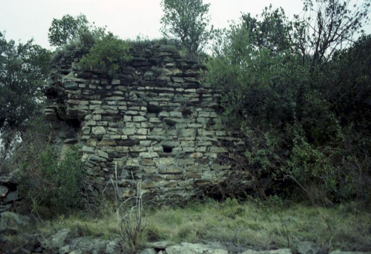 Vestiges du fort des Cluses Hautes.