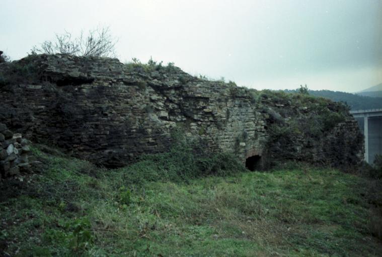 Vestiges du fort des Cluses Hautes.