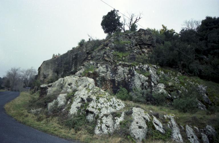 Vestiges du fort des Cluses Hautes.