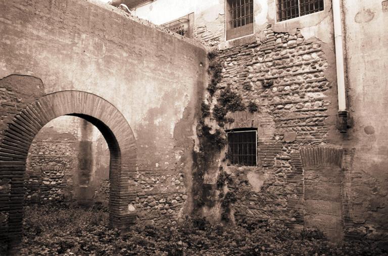 Le cloître et les bâtiments conventuels.