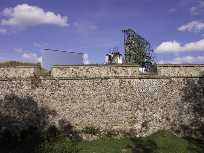 Vue du four solaire, depuis le côté ouest du bastion sud.