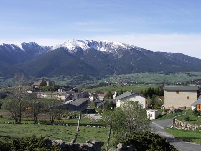 Vue du village depuis le nord-ouest.