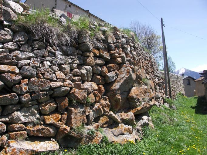 Enceinte fortifiée.