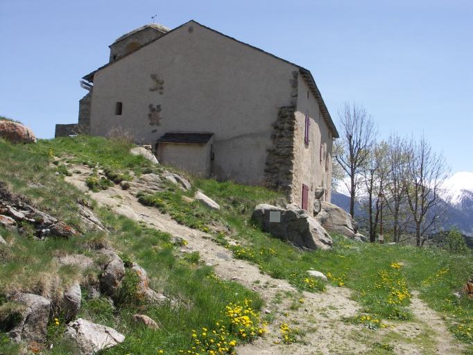 Enceinte fortifiée et ancien château (ancien presbytère).