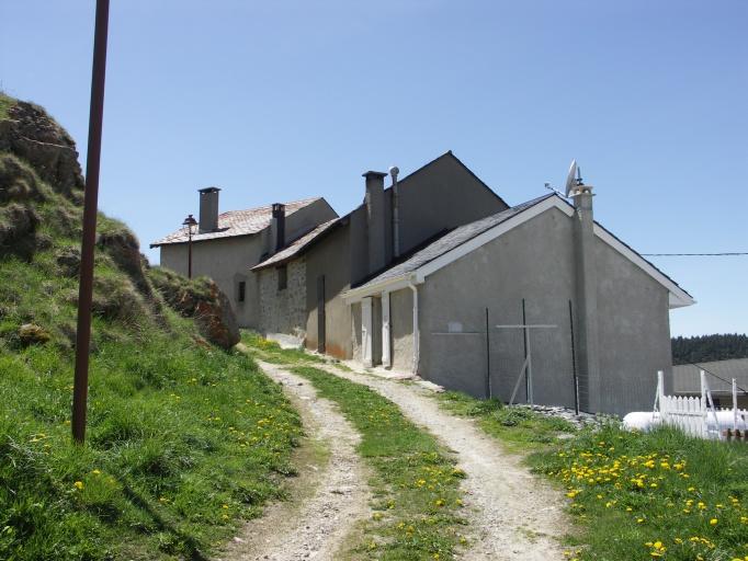 Vestiges de l'enceinte fortifiée au nord-ouest du castrum.