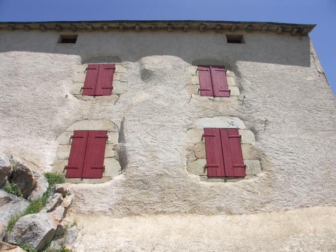 Ancien château (ancien presbytère) : façade sud.