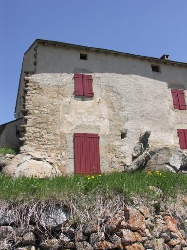 Ancien château (ancien presbytère) : façade sud.