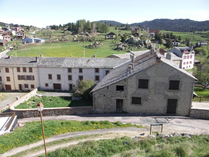 Vue du village vers l'ouest depuis le Capil.