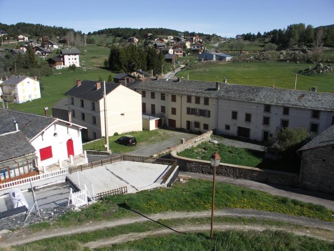 Vue du village vers le nord-ouest depuis le Capil.