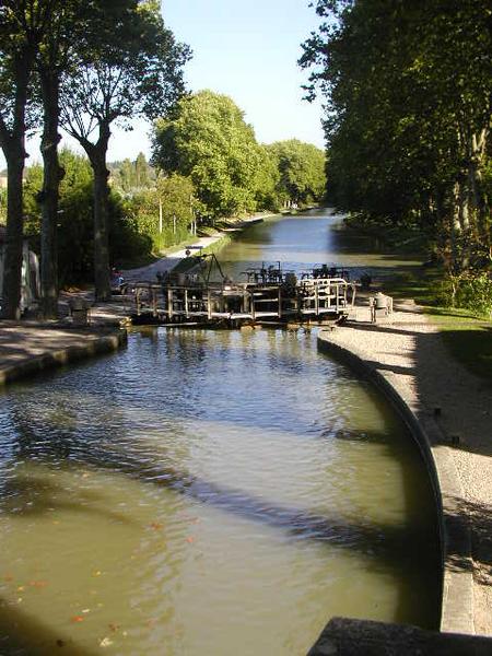 L'écluse Saint-Roch vue vers l'aval.