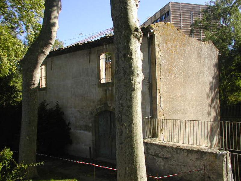 Moulin de Saint-Roch (1680) sur une dérivation rive droite du canal. Transformé en minoterie au 19e.