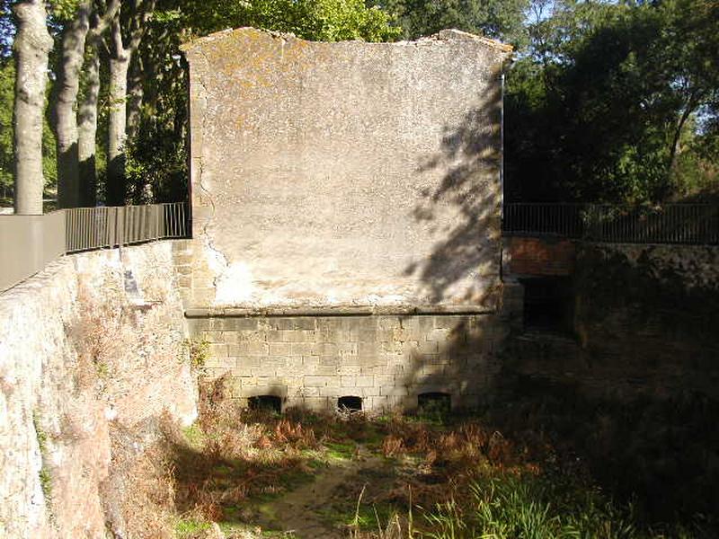 Moulin de Saint-Roch (1680) sur une dérivation rive droite du canal.