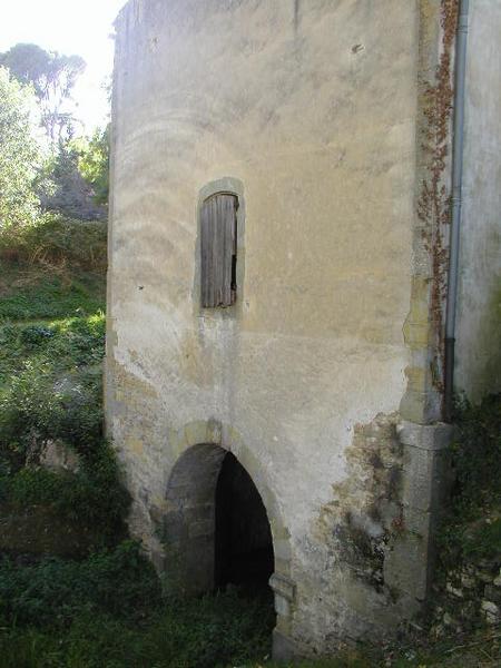 Moulin de Saint-Roch (1680) sur une dérivation rive droite du canal.