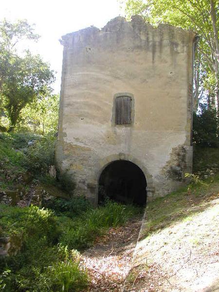 Moulin de Saint-Roch (1680) sur une dérivation rive droite du canal.