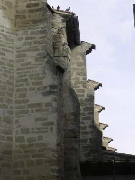 Vue extérieure. Chevet et contreforts.