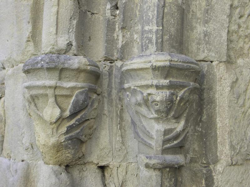 Vestiges du cloître des Cordeliers. Parcelle 1488 actuelle maison Grosset. Chapiteau.