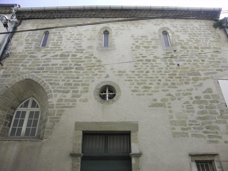 Vestiges du cloître des Cordeliers. Parcelles 1121 et 1487. Façade sur rue du batiment contenant sur sa façade sud 3 arcades du cloître.