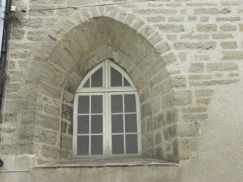 Vestiges du cloître des Cordeliers. Parcelles 1121 et 1487. Façade sur rue du batiment contenant sur sa façade sud 3 arcades du cloître.