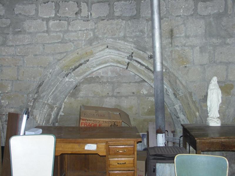 Vestiges du cloître des Cordeliers. Parcelle 724. Centre paroissial s'appuyant sur le mur ouest du cloître.