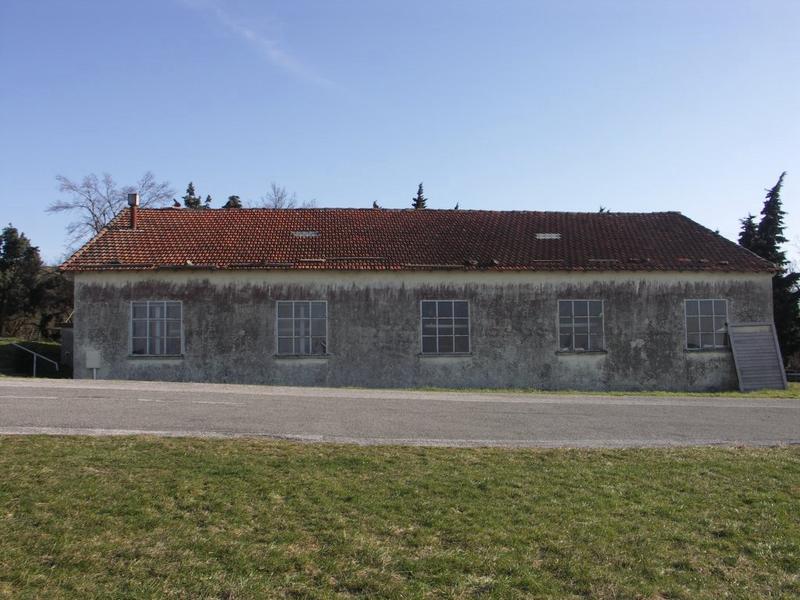 Atelier de menuiserie Jacques Aubriot (réparation des planeurs), ancien hangar d'Estantens.