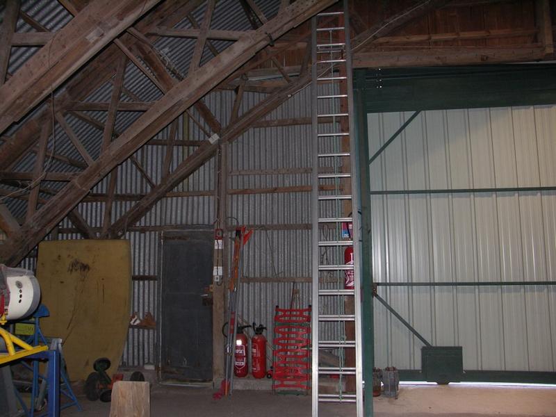 Le hangar Mistral I. Intérieur. Côté ouverture par panneaux coulissants.