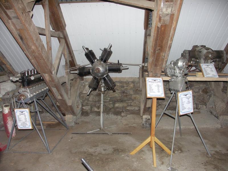 Le hangar Mistral I. Intérieur. Musée d'aviation légère de la Montagne Noire.