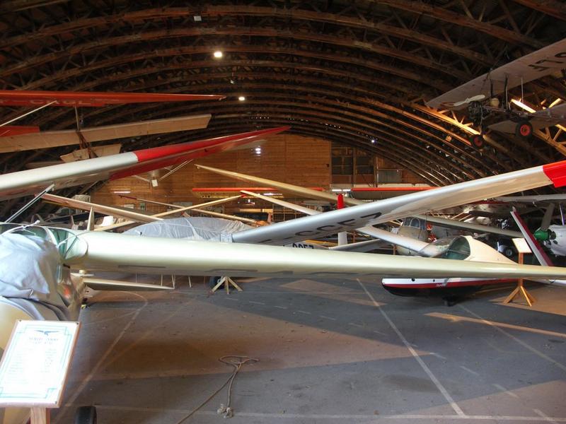 Le hangar Mistral I. Intérieur. Musée d'aviation légère de la Montagne Noire.