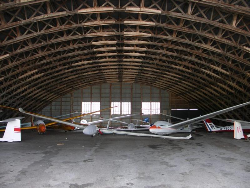 Le hangar Mistral II. Intérieur.