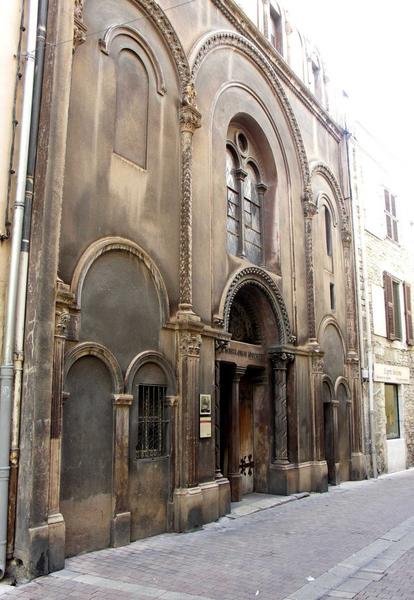 Façade sur rue, partie inférieure.