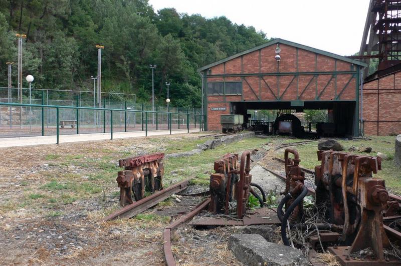 Aiguillages et culbuteur à l'arrière plan.