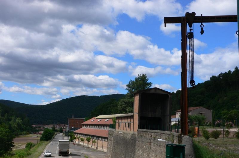 Vue de la "salle des pendus", actuel musée du mineur depuis le chevalement.