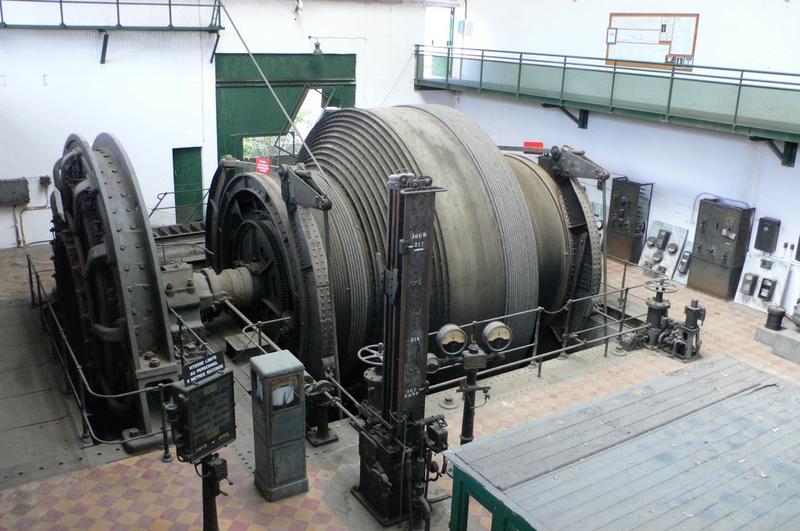 Salle des machines : vue d'ensemble du treuil.