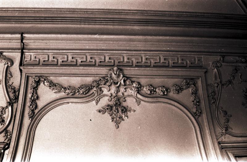 Intérieur ; détail du décor.