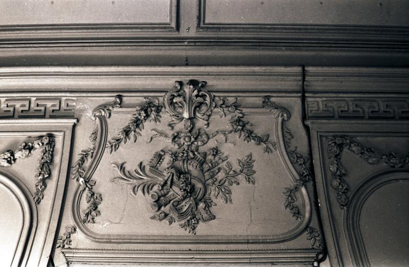 Intérieur ; détail du décor.