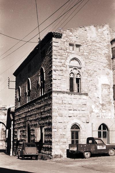 Angle du bâtiment.