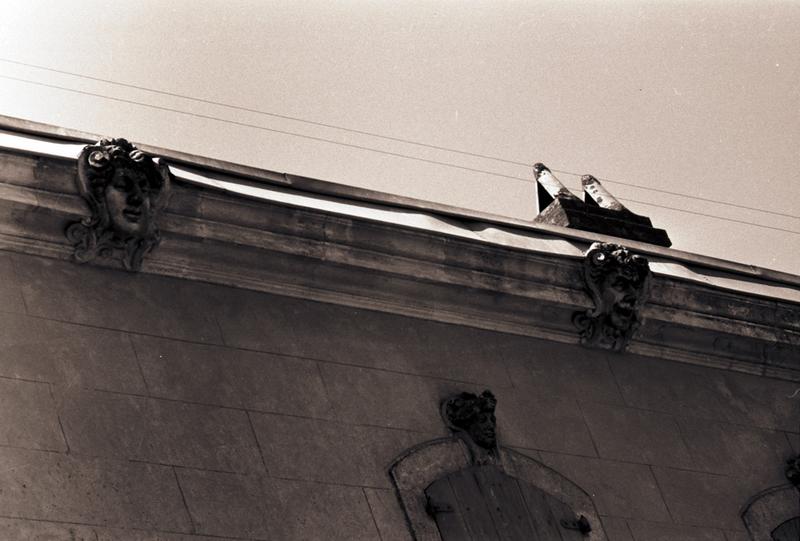 Détail du décor de la façade.