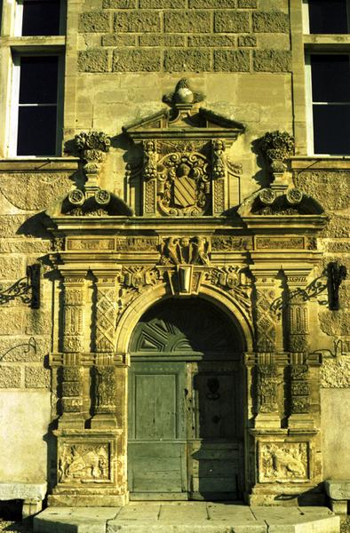 Porte d'entrée.