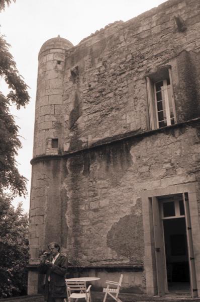 Façade et tourelle d'angle.