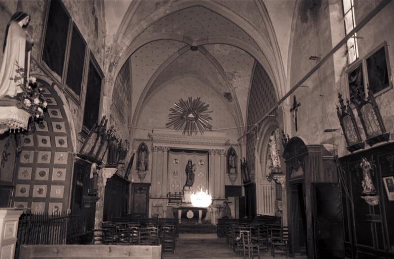 Chapelle ; intérieur ; nef et choeur avec leur décor.