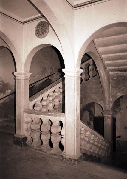 Intérieur : escalier à 4 noyaux sur 4 niveaux.