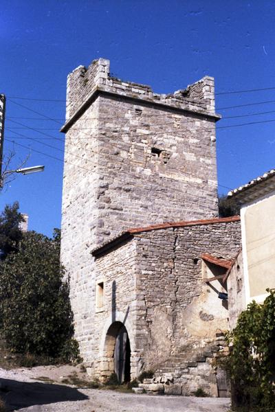 Tour pigeonnier.