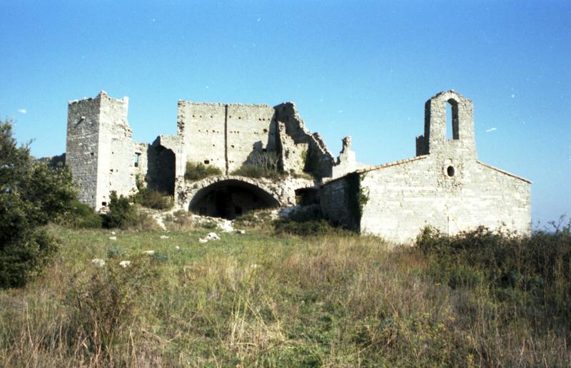 Vestiges avec chapelle.