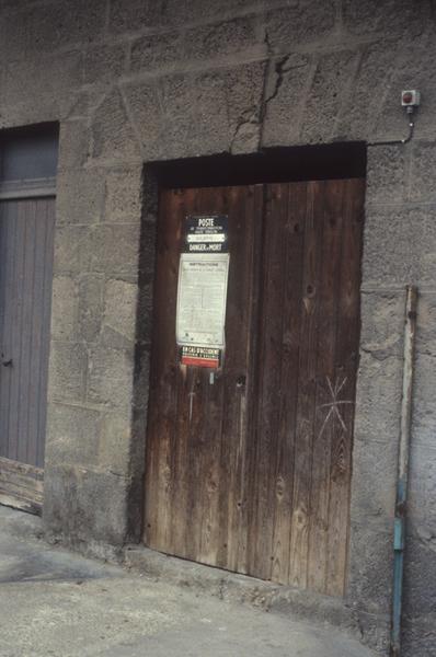 Façade du rez-de-chaussée sur le quai.