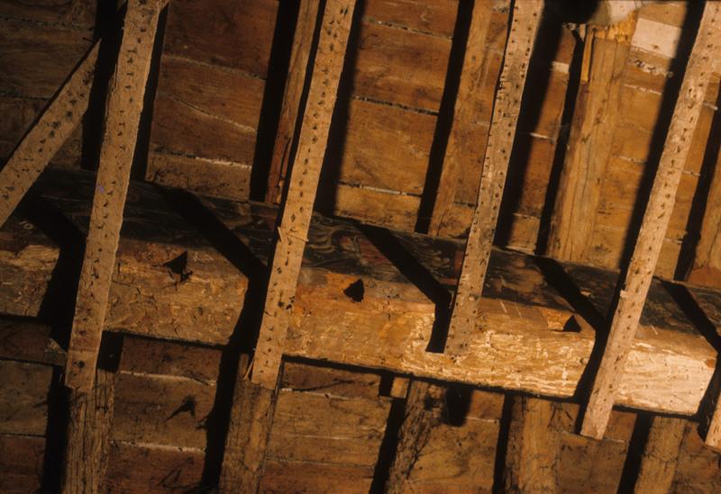 Vue intérieure (actuelle salle du restaurant La Galiote) ; plancher aux poutres peintes.