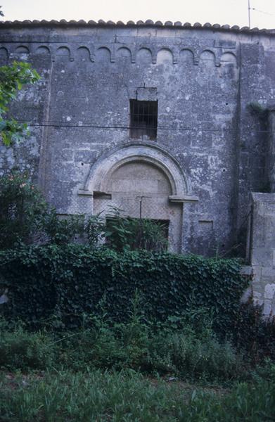 Porte de la façade nord.