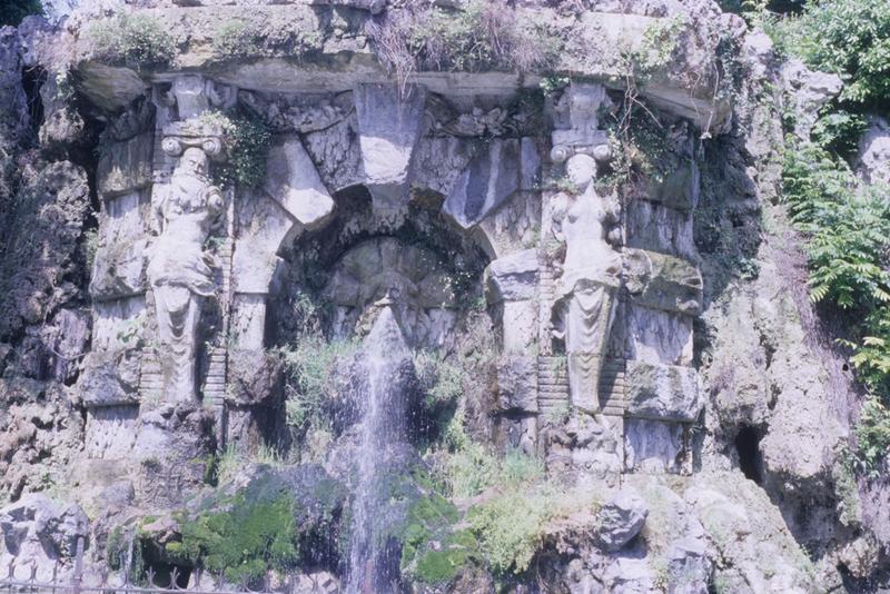 Fontaine au titan ; niveau inférieur.