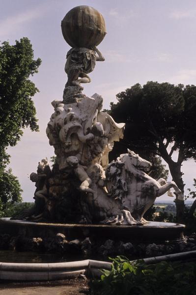 Fontaine au titan ; niveau supérieur.